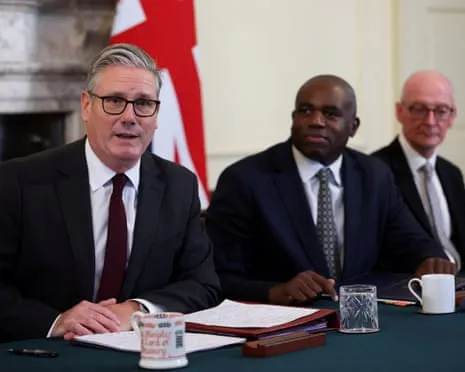 Starmer Leads Government Session Amid Growing Tensions Following Resignation of Key Staffer